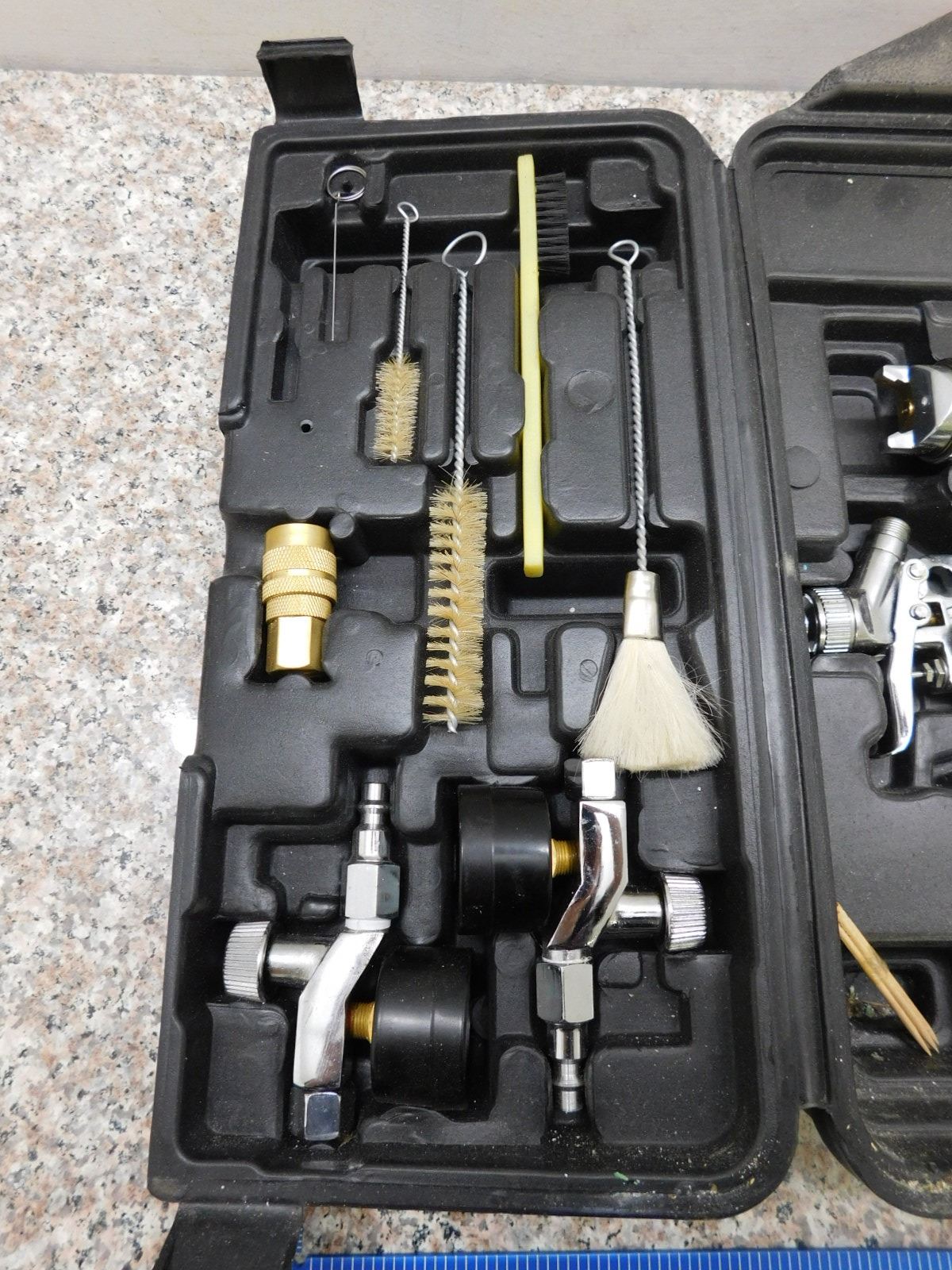 Mastercraft Air Powered Gravity Feed Spray Gun Kit Lightly Used