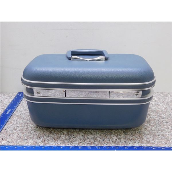 Jetliner Travel Luggage Makeup Case With Key Smokey Blue