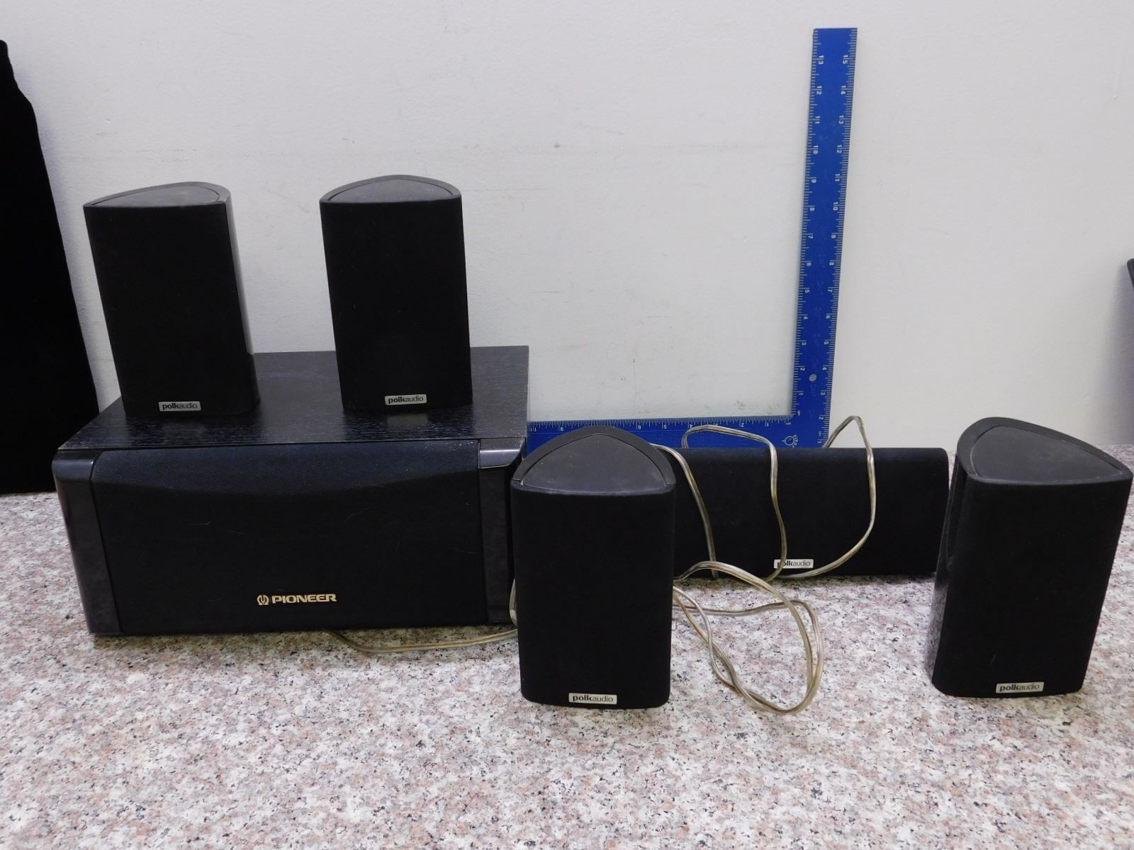 Lot of Speakers Polk Audio Home Theatre Speaker Set 4 Surround 1 Center