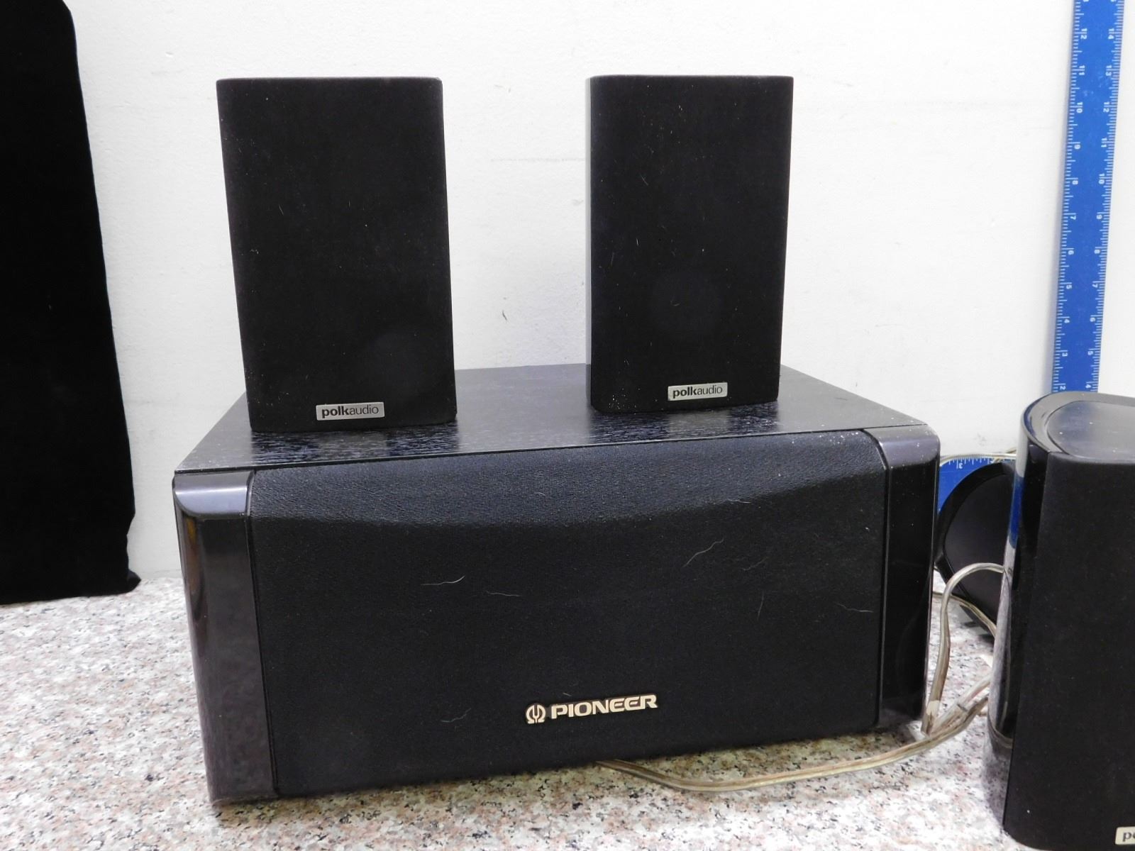 Lot of Speakers Polk Audio Home Theatre Speaker Set 4 Surround 1 Center