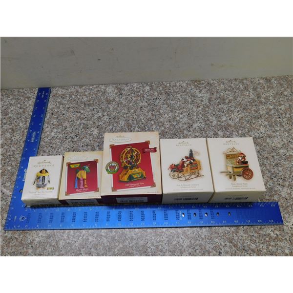 Hallmark Keepsake Holiday Christmas Ornaments Lot of 5 Crayola Kringle Wood Farms