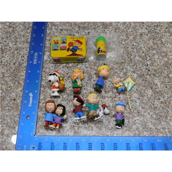 Holiday Christmas Ornaments Lot of 8 Hallmark Peanuts Charlie Brown