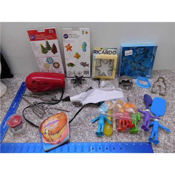 Misc Baking Collection Figural Spatulas Whisks Silicone Chocolate Molds Cookie Cutters Breville