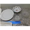 Image 3 : Lot of 8 Serving Plates and Glass Dishes