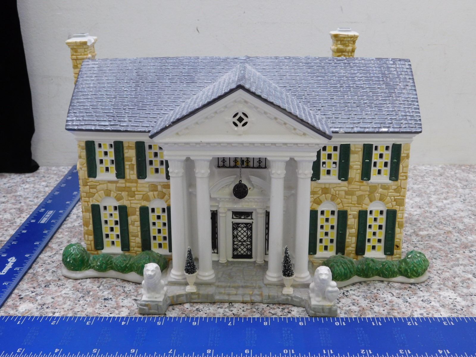 Department 56 "Graceland" Lights Up