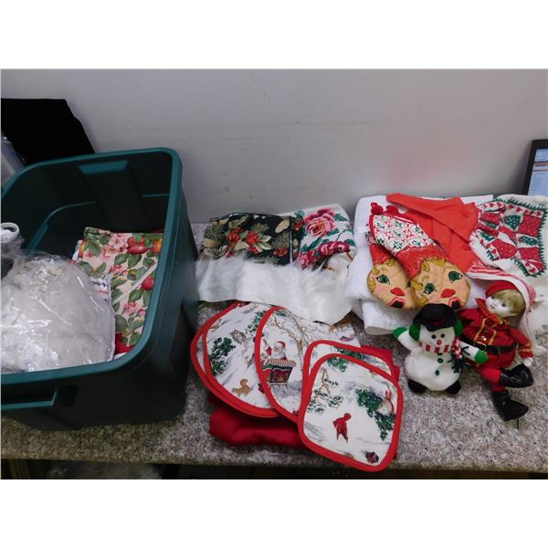 Christmas Holiday Doilies, Table Covers, Fabrics Kitchen & Tableware