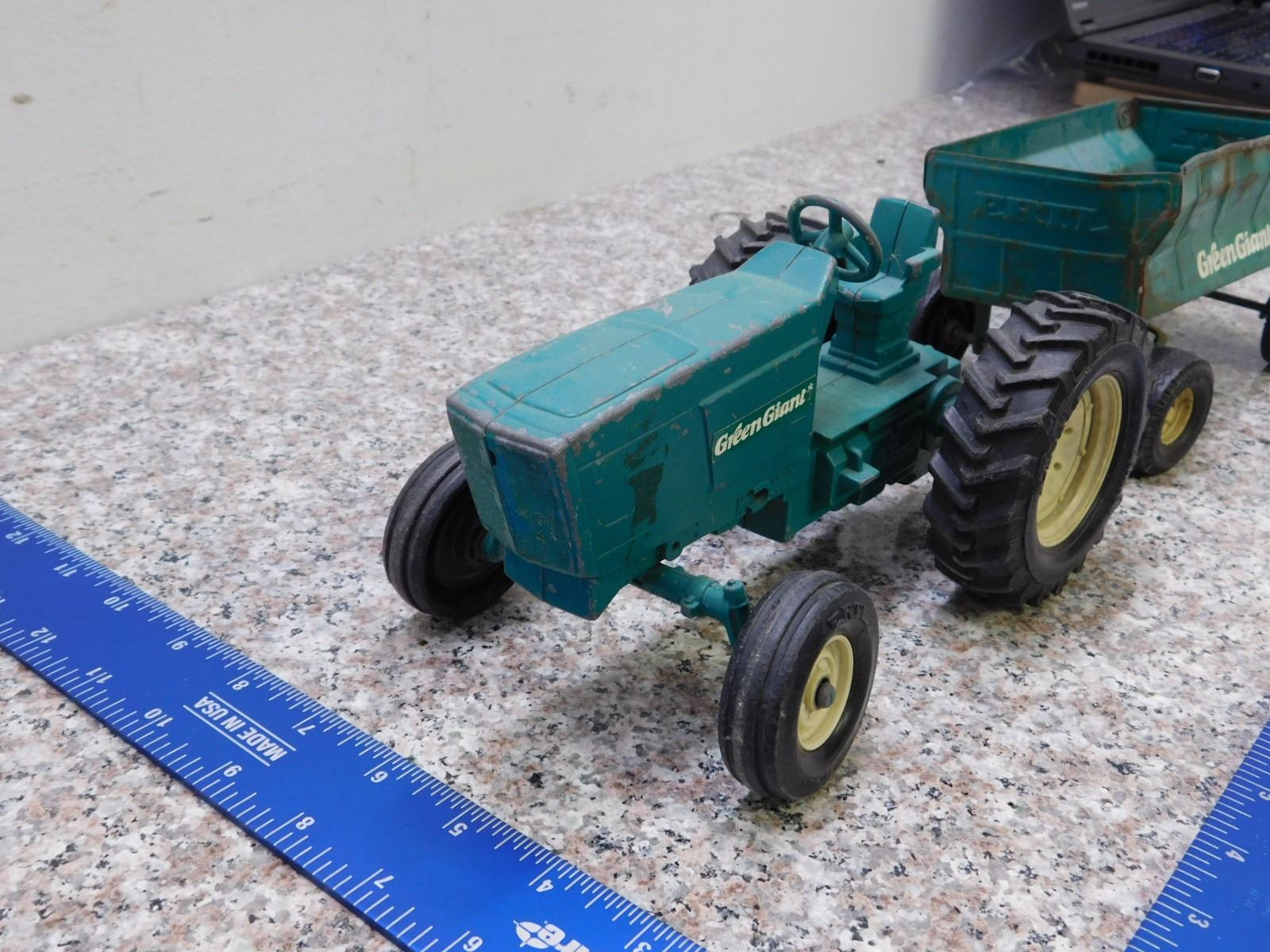 ERTL Green Giant Tractor Trailer Vintage Toy