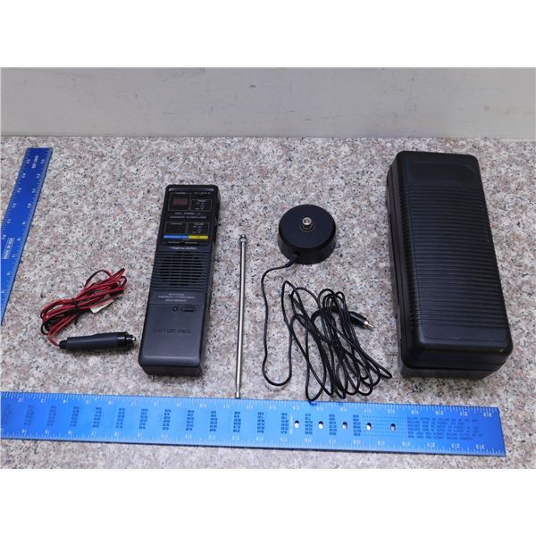 Realistic Portable 40 Channel Emergency Cb Radio With Antenna and Power
