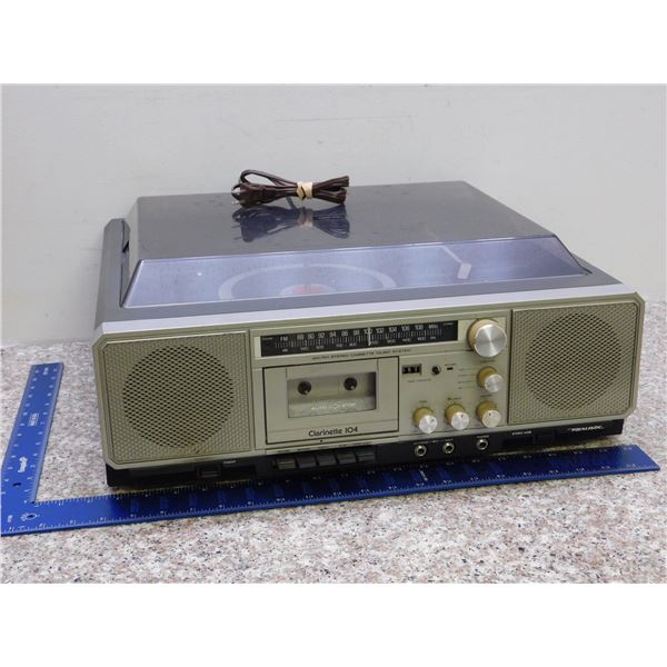 Retro Realistic Portable Stereo System Has AM/FM/Record Player Model 13-1210, working.