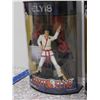 Image 2 : Lot of 2 Elvis Presley X Toys Action Figures 1 SEALED 1 open