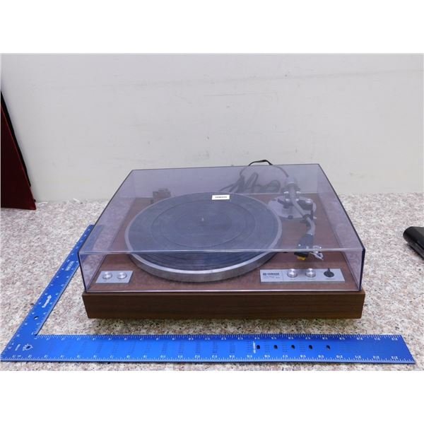 Yamaha YP-B4 Full Automatic Turntable Record Player