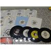 Image 4 : Lot of 24 Promo 45s Records Mostly 80s