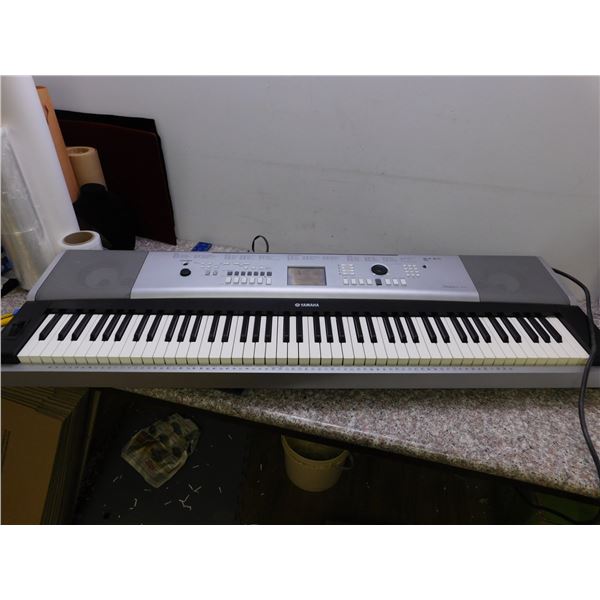 Yamaha Portable Grand Electric Piano DGX-520 See Description