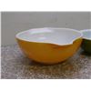 Image 2 : Lot of 4 Pyrex Mixing Bowls Green Yellow Floral Etc