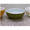 Image 3 : Lot of 4 Pyrex Mixing Bowls Green Yellow Floral Etc