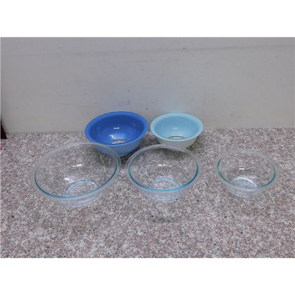Lot of 5 Pyrex Mixing Bowls Clear Glass and Blue Glass Stackable