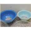 Image 4 : Lot of 5 Pyrex Mixing Bowls Clear Glass and Blue Glass Stackable