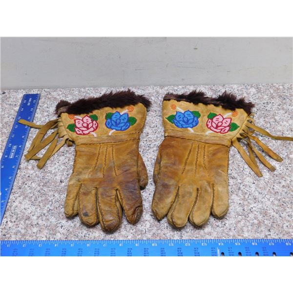 Pair of Beaded Leather Vintage Winter Gloves Gauntlets