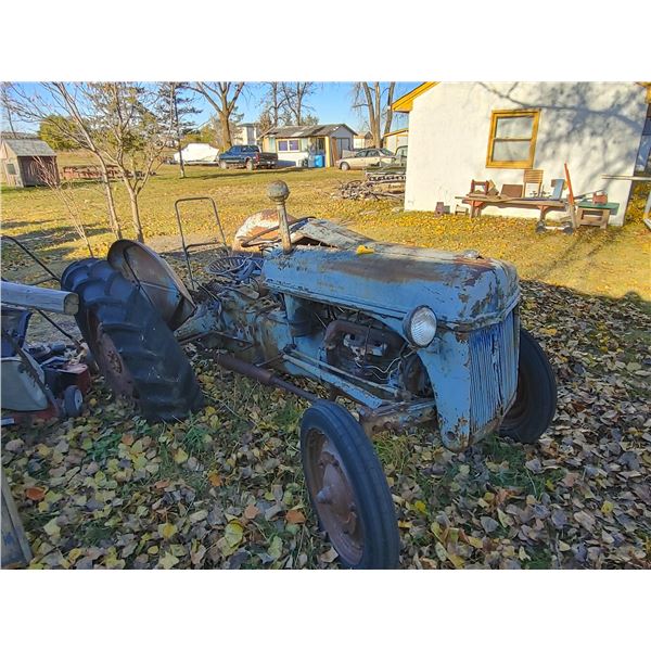 Ford 8N Tractor FOR PARTS REPAIR Approx 1948