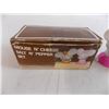 Image 3 : Mouse n cheese salt n pepper in box