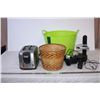 Image 1 : Toaster,Basket,misc items