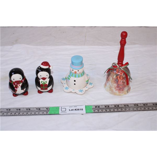 Christmas items,salt & pepper shakers