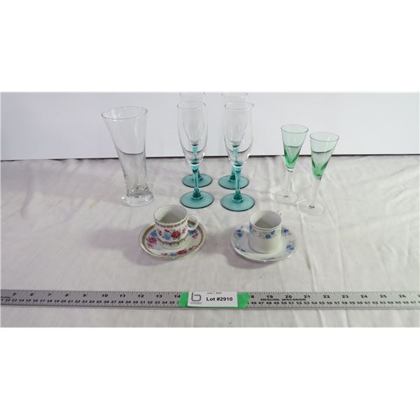 mini mugs, glass stemware