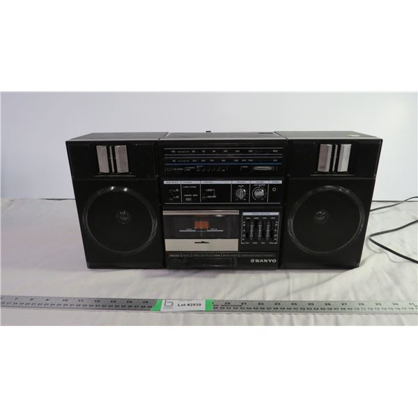 Sanyo Tape/Radio Player-Working