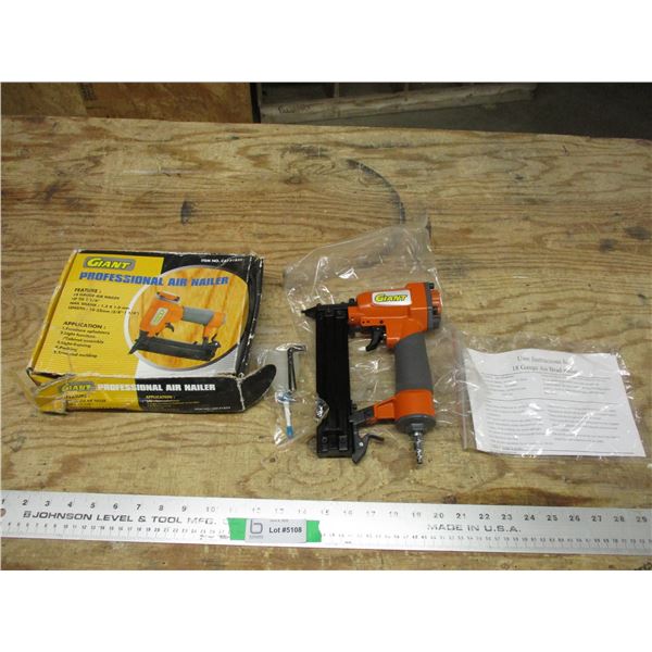 Giant Professional air nailer (new) 18GA