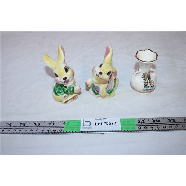 Vintage salt & pepper shakers,glass item