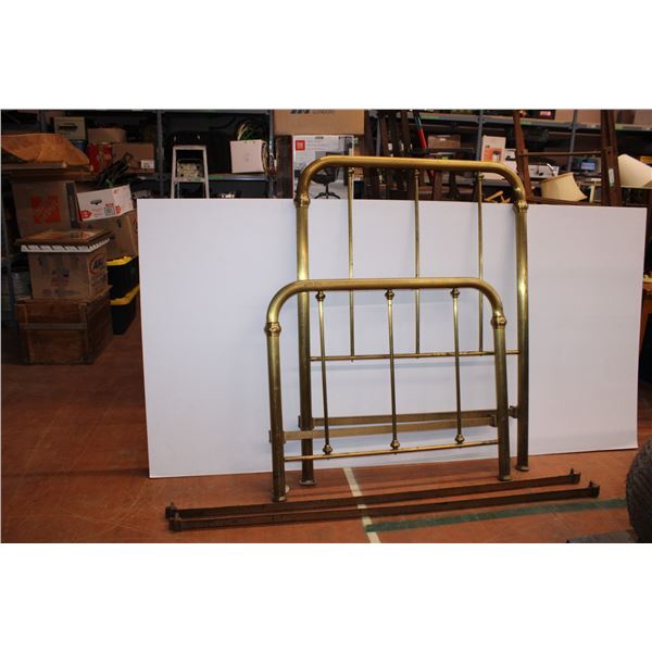 *Vintage metal bed frame 42X56