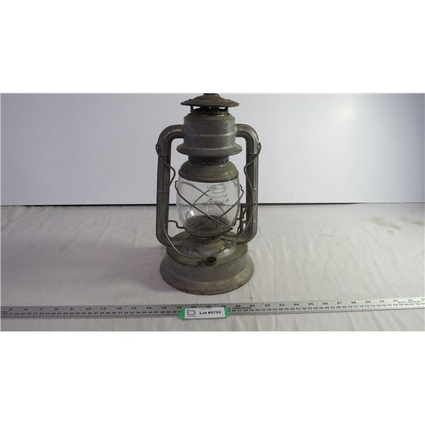 Dietz Barn Lantern-crack in globe, missing fuel cap, holes in bottom