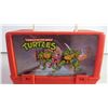 Image 2 : TMNT Lunch Box-broken hinge at back