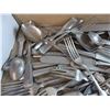 Image 2 : Assorted cutlery