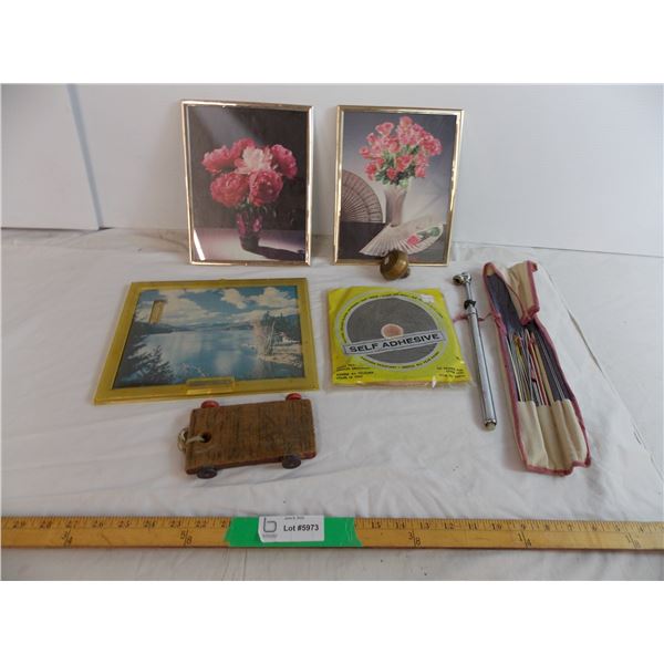 Knitting kit with assorted picture frames