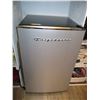 Image 1 : Frigidaire mini fridge with freezer - like new condition (used for 1 week) - 4.6Cu ft May 2021 - Mod
