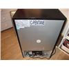 Image 3 : Frigidaire mini fridge with freezer - like new condition (used for 1 week) - 4.6Cu ft May 2021 - Mod