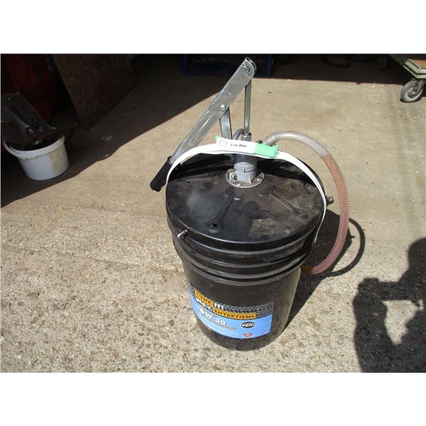 Pail 5w-30 engine oil (1/2 full) - with pump