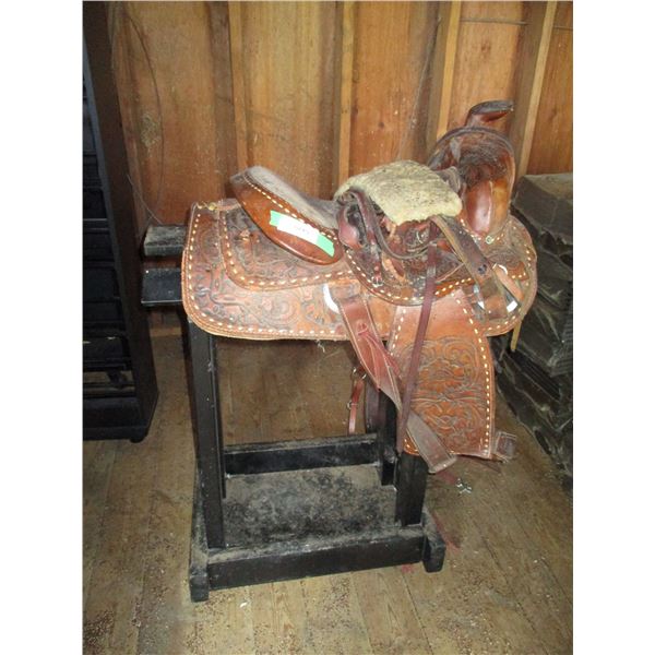 Saddle with stand (poor condition)