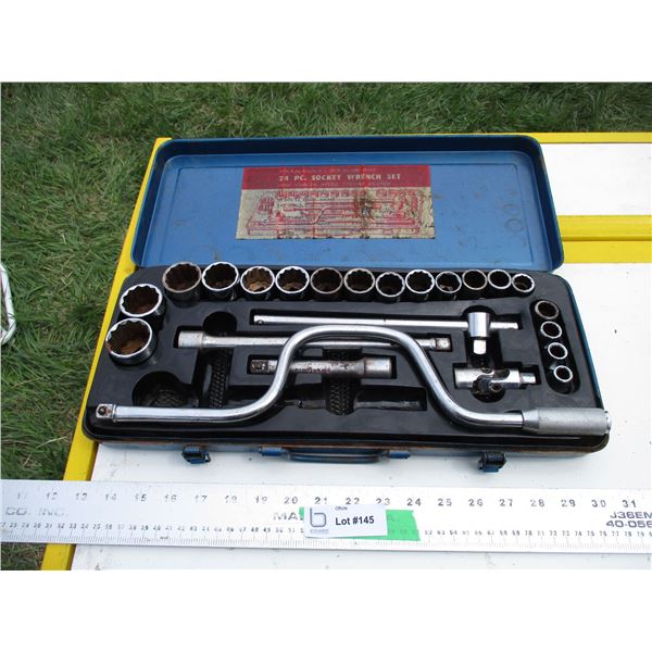 Socket wrench set - not complete