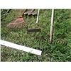 Image 4 : 5 garden tools - rack, hoe, fork