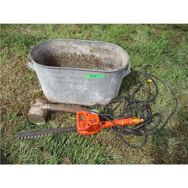 Tub hedge trimmer sprayer