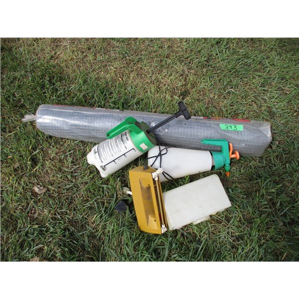 Plastic chicken wire with sprayer