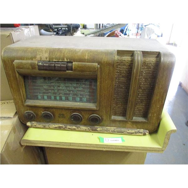 RCA victor wooden radio - 22x9