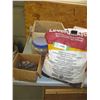 Image 1 : 1/2 box of nails, 3/2" + bag of underlayment