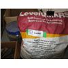 Image 4 : 1/2 box of nails, 3/2" + bag of underlayment