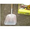 Image 2 : hand wipes, shovel, garbage can, bag