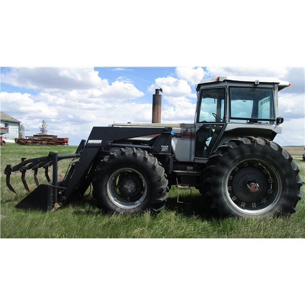 1986 White 2-110 MFWD Tractor with Ezee-On Loader + Grapple - 8448 hours (540-1000 PTO)