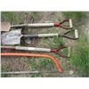 Image 3 : (4) garden tools - fork, shovels, bucksaw