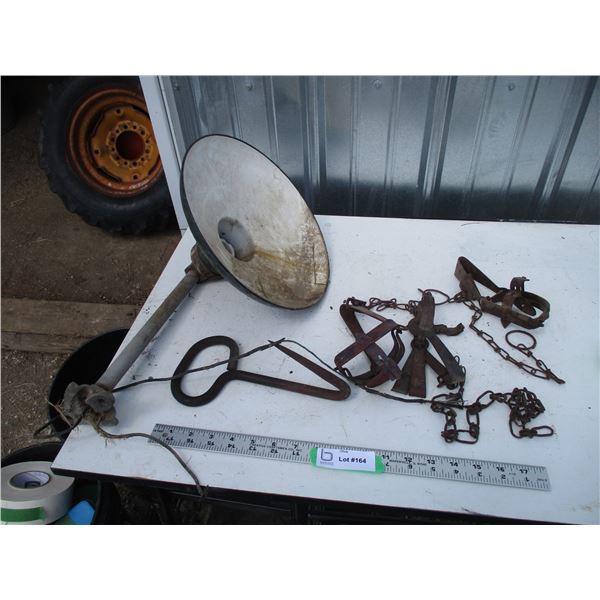yard light + (3) animal traps + bale hook